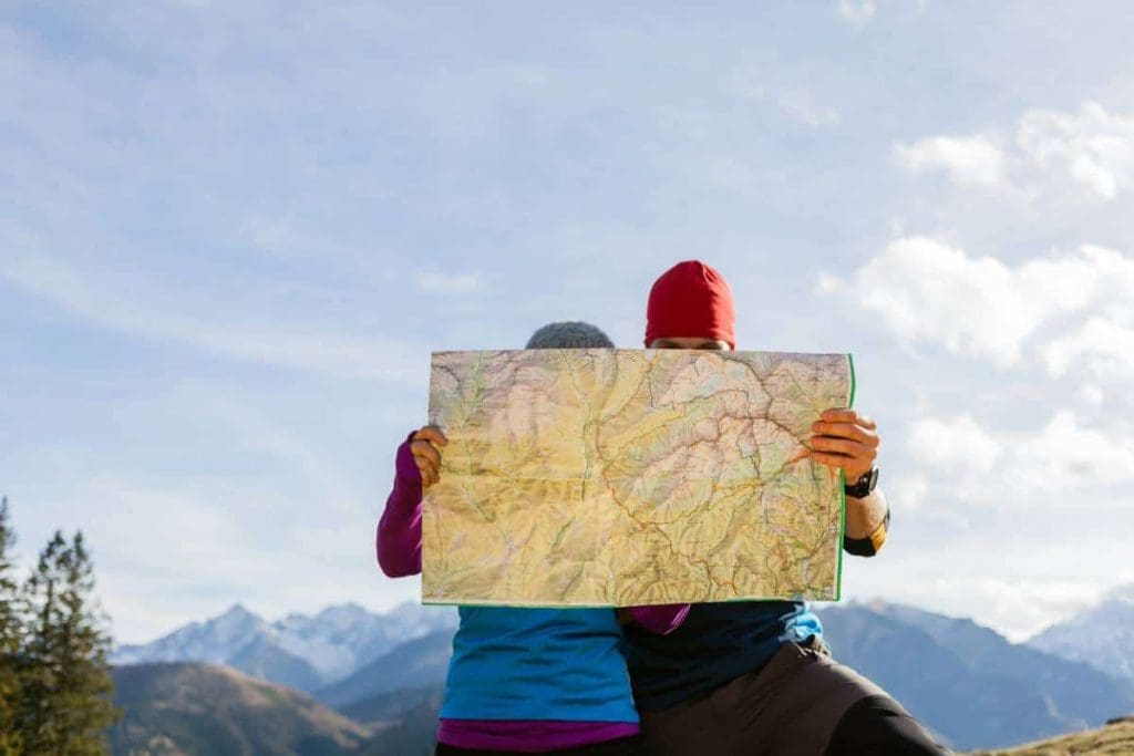 Choisir une carte de randonnée fiable : nos conseils pour bien préparer ton aventure