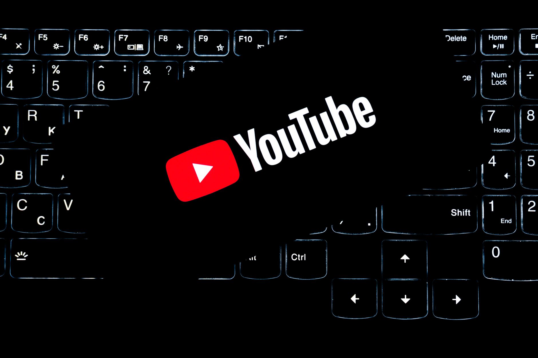 Peut-on légalement intégrer des extraits de vidéos YouTube dans son propre contenu ?